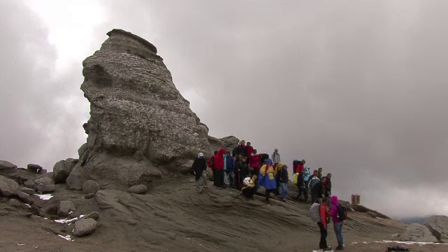 Inceput de vara cu zapada in varf de munte. Turistii s-au simtit ca in iarna pe platoul Bucegilor