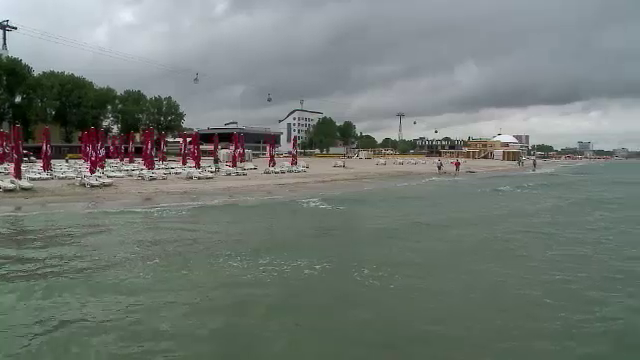 2 iunie, ziua gecilor pe plaja. Temperatura la mare a scazut cu 5 grade in doar cateva ore