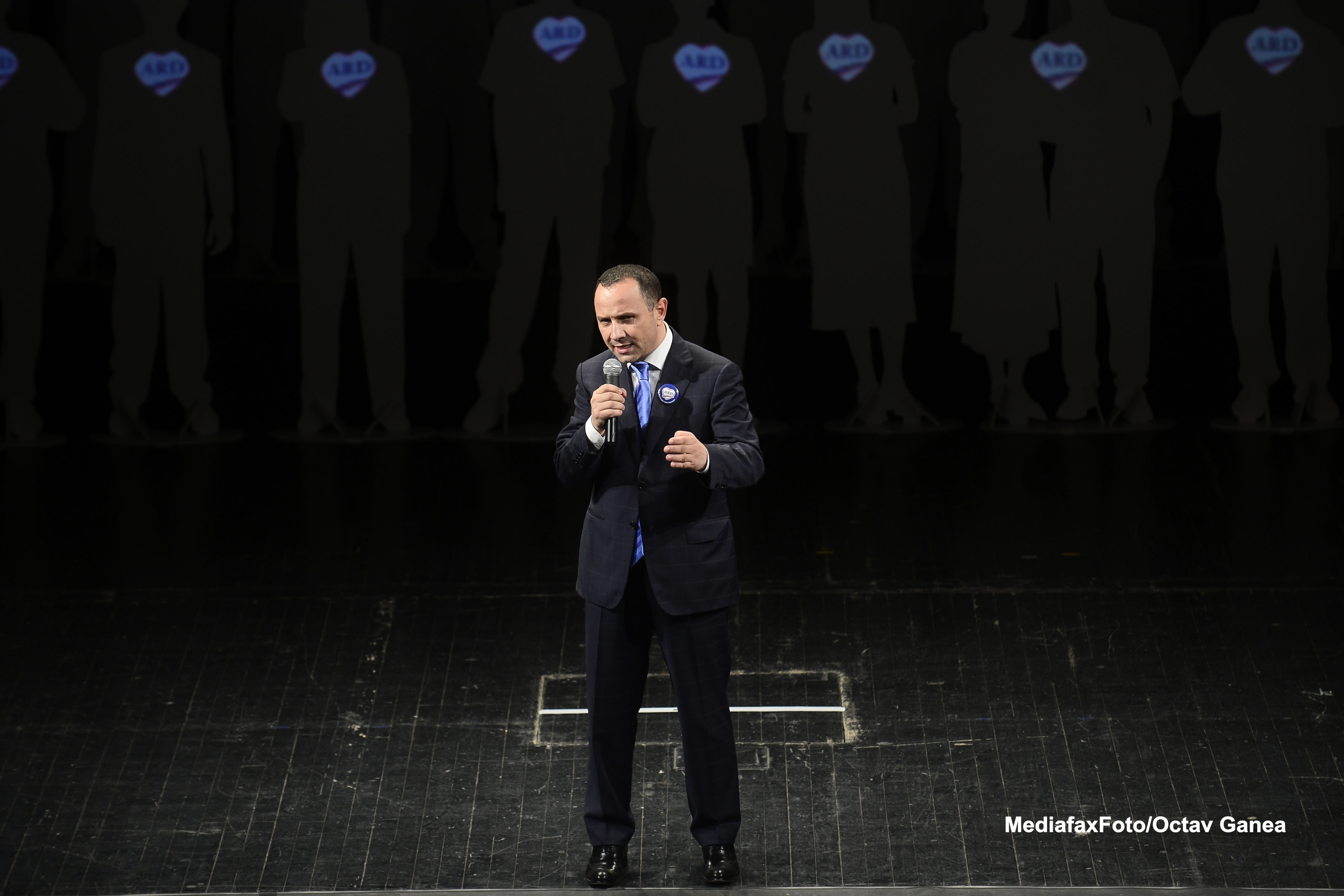 Scandal in PNTCD. Aurelian Pavelescu a fost suspendat de la sefia partidului de gruparea Lupu