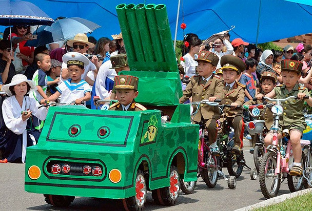 VIDEO. Parada militara a copiilor. Cum a sarbatorit Coreea de Nord ziua de 1 iunie