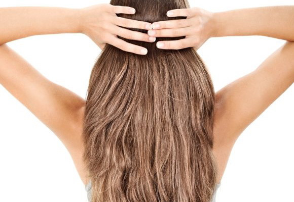 Parul prea lung i-a adus sfarsitul. O tanara a murit intr-un accident auto, dupa ce si-a prins parul in volan