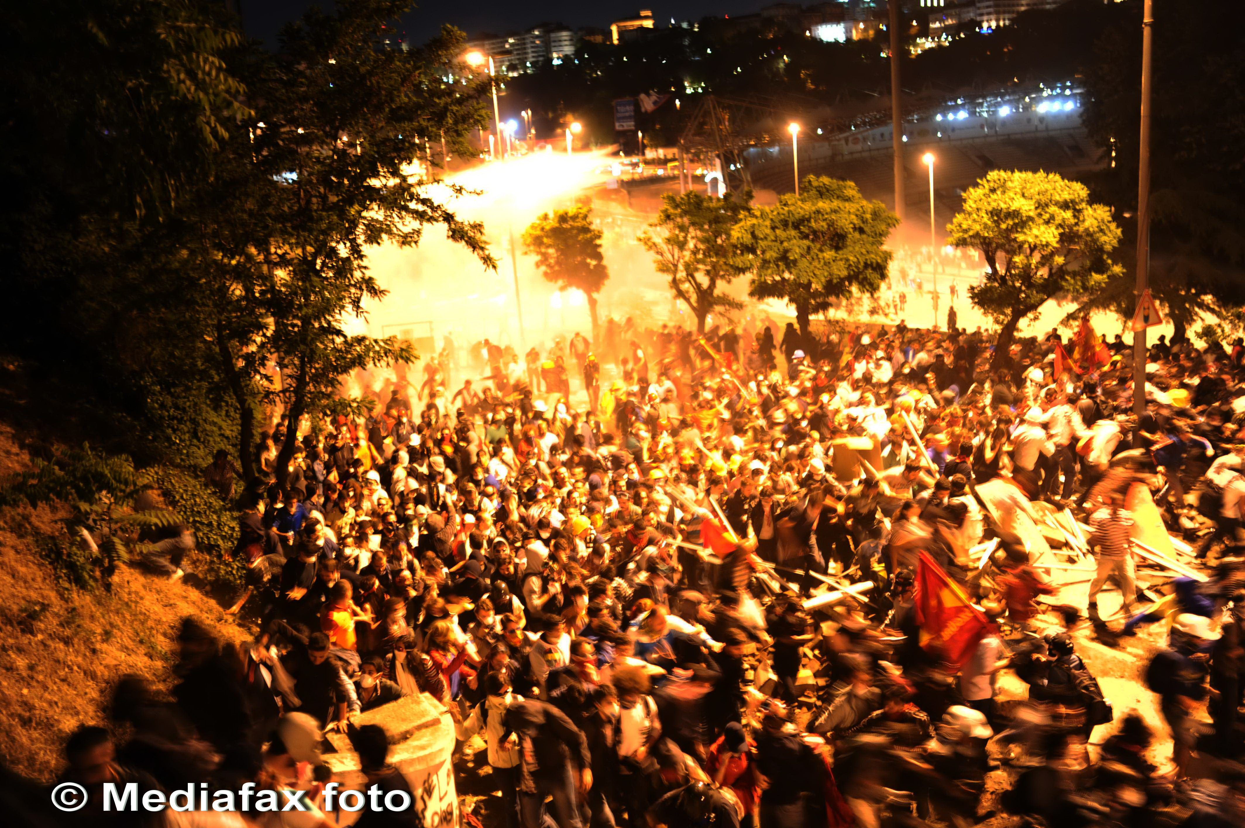 PROTESTE IN TURCIA, cu Paul Angelescu din Istanbul. Erdogan, asteptat in tara de mii de manifestanti