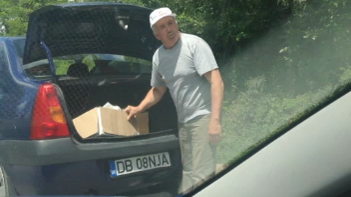 Barbatul filmat aruncand o pisica cu puii ei, identificat. Politia stabileste vineri sanctiunea