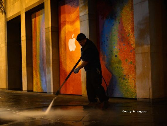 Cati bani castiga un angajat Apple