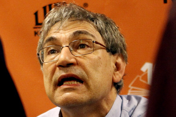 Orhan Pamuk, premiat cu Nobel, sustine protestatarii din Turcia si denunta atitudinea guvernului