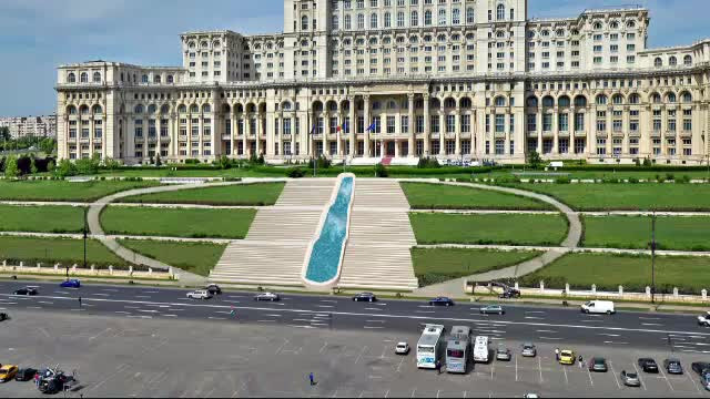 Valeriu Zgonea: "Au fost alese proiectele care vor transforma curtea Casei Poporului intr-un parc"