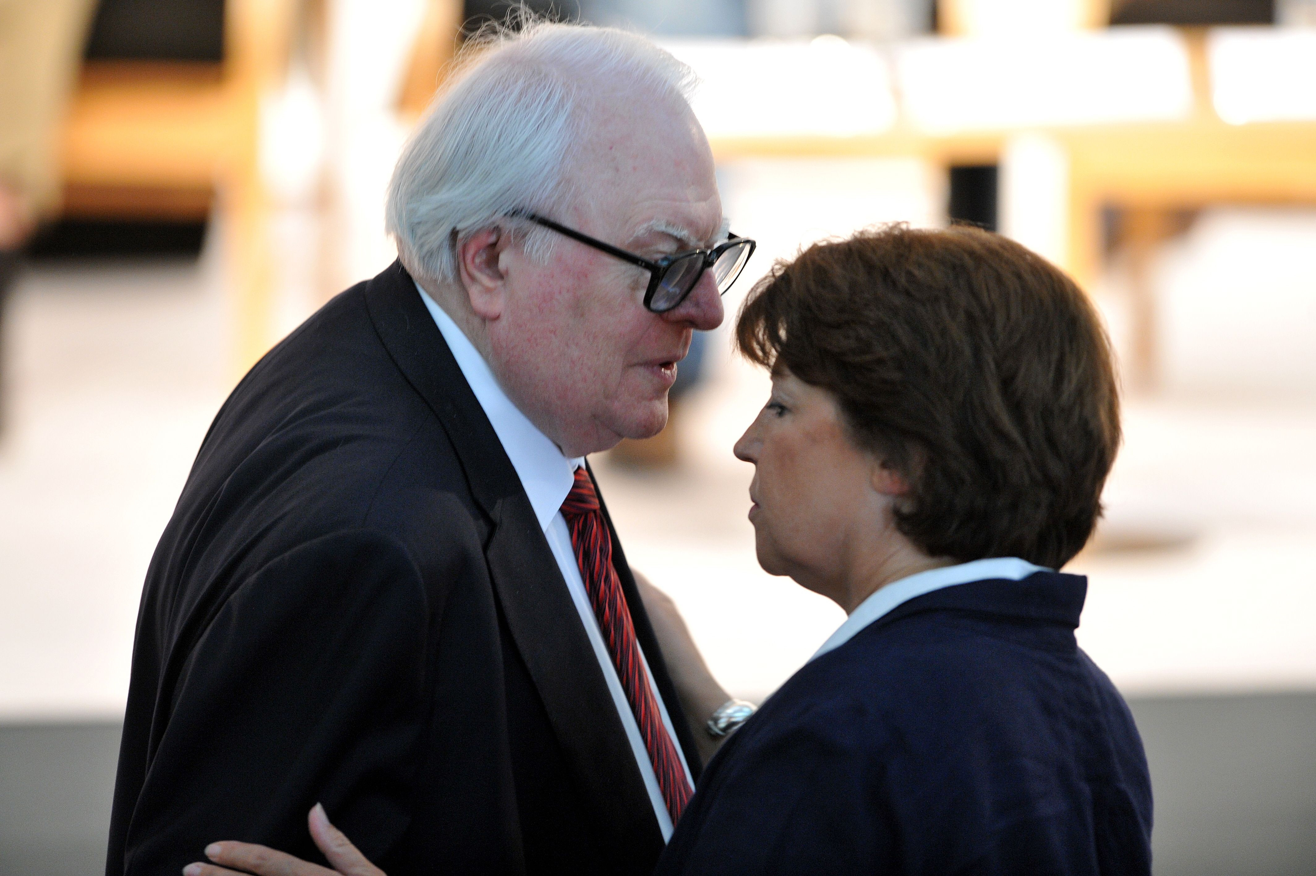 Fostul premier francez socialist Pierre Mauroy a murit, anunta Laurent Fabius