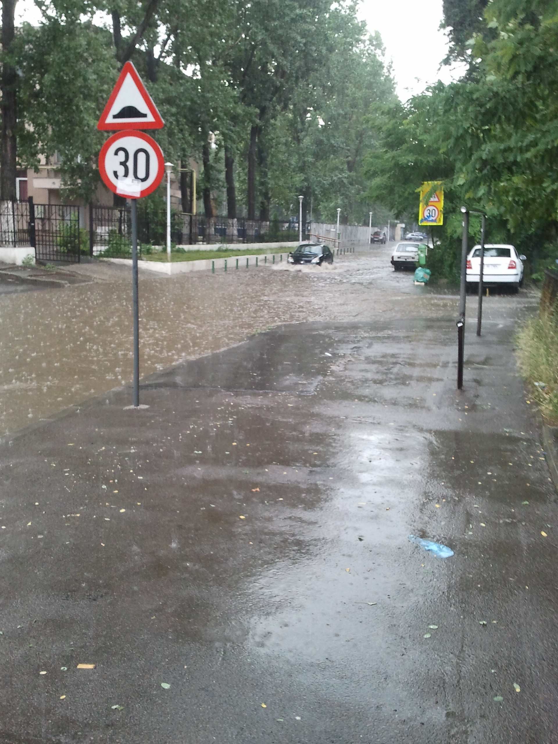 titan, masini, ploaie