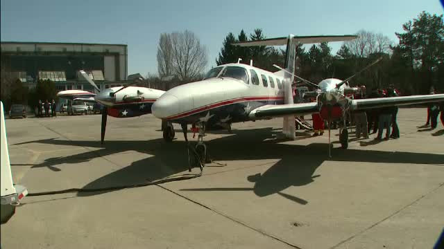 De ce zace nefolosit un avion performant, desi organele sunt transportate cu "conserve zburatoare"
