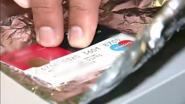 Cum au ajuns hotii sa te fure fara sa-ti bage mana in buzunar. O folie de aluminiu face diferenta