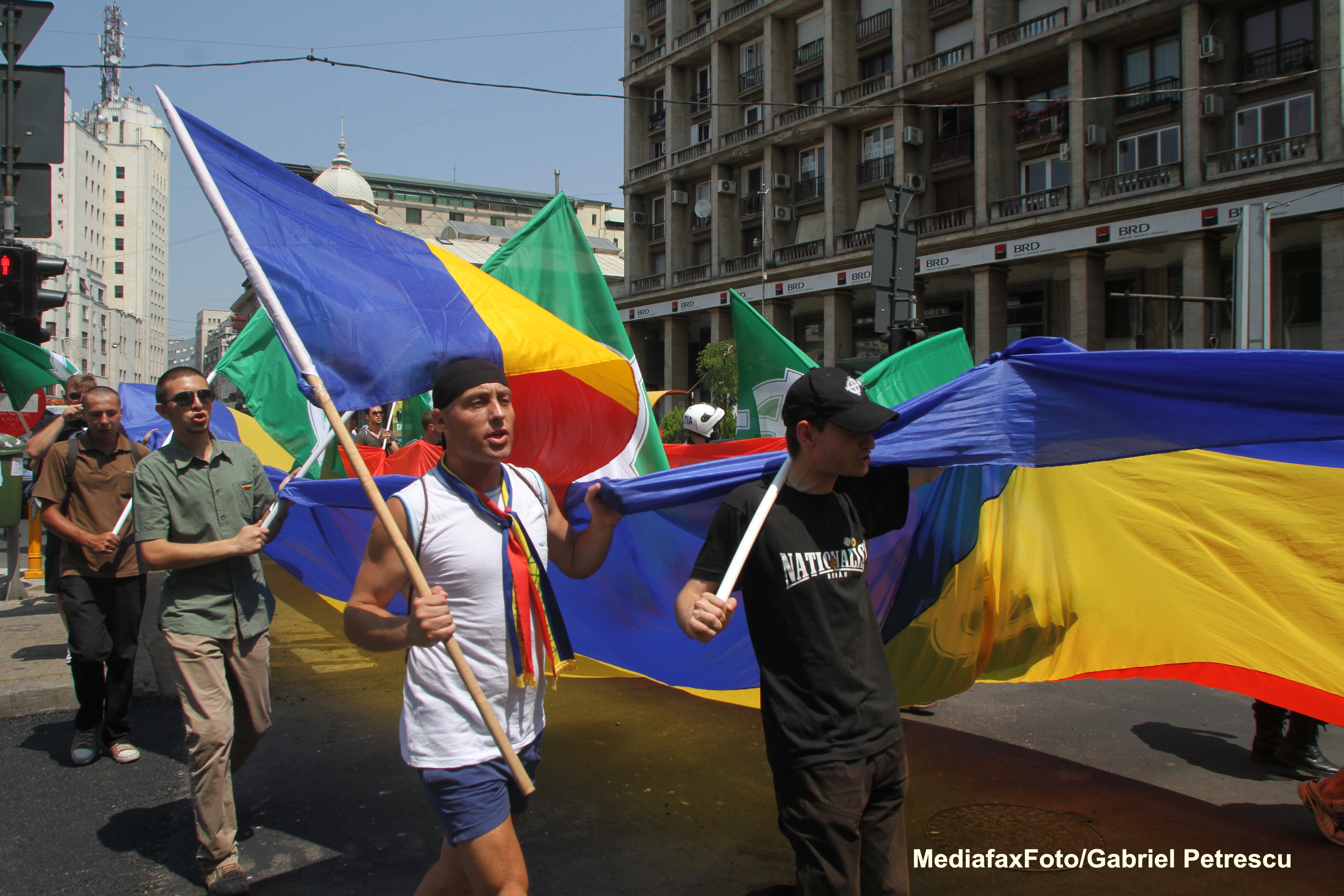 Ziua marsurilor in Capitala. Homosexualii si aparatorii familiei au protestat aparandu-si valorile