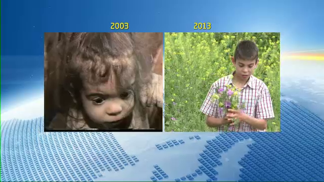 Povestea impresionanta a baiatului uitat de mama intr-un grajd cu sobolani. Acum e un elev silitor