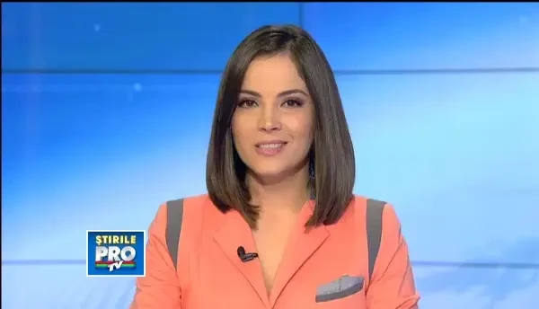 Festivalul International de Teatru de la Sibiu. Show cu artisti pe picioroange si majorete poloneze