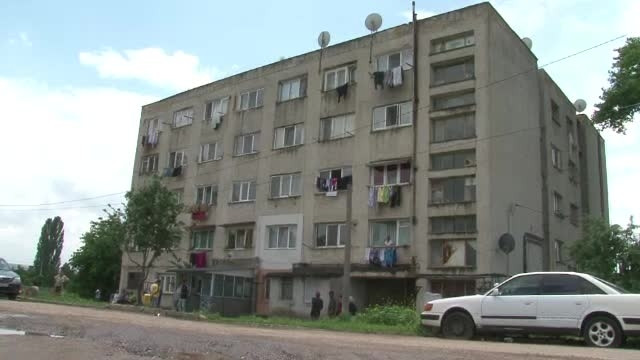 Povestea a doua batrane care locuiesc singure intr-un bloc. Cum este posibil