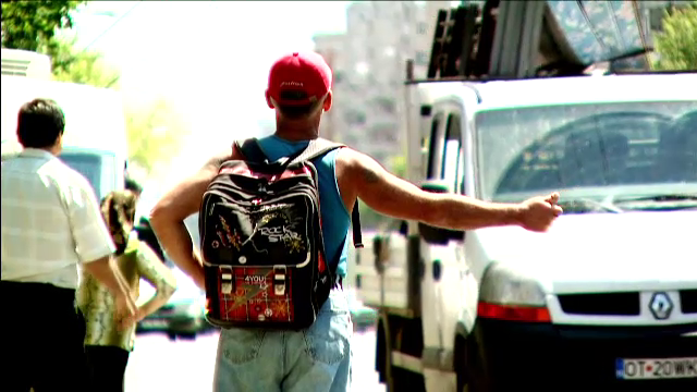 Destinul sta intr-un varf de deget. Riscurile celor care nu pot ajunge acasa fara sa faca autostopul