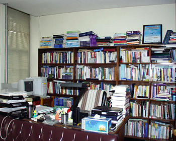 Descoperirea istorica facuta de un decan in biroul sau. Valoreaza 6.000 de dolari