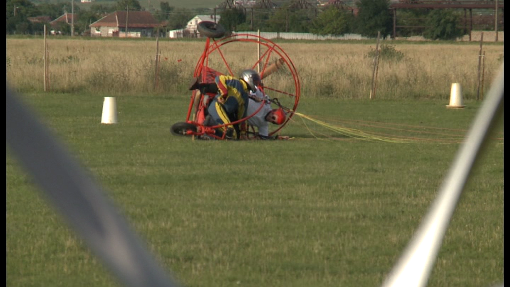 EXCLUSIV Deputat implicat intr-un incident aviatic. Ce a patit la aterizarea cu motoparapanta. VIDEO