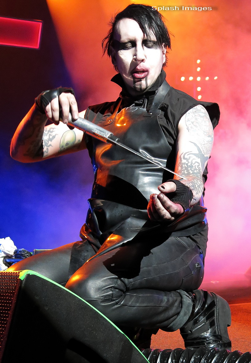 Gestul care i-a adus numeroase critici lui Marilyn Manson. Ce a facut starul pe scena. FOTO