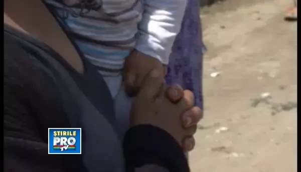 O adolescenta de 15 ani a fugit din spital cu bebelusul ei. Doua zile mai tarziu, copilul a murit