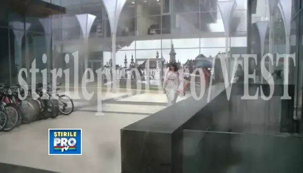 Am intrat in codul galben de vreme rea. VIDEO SPECTACULOS cu furtuna care a maturat Timisoara