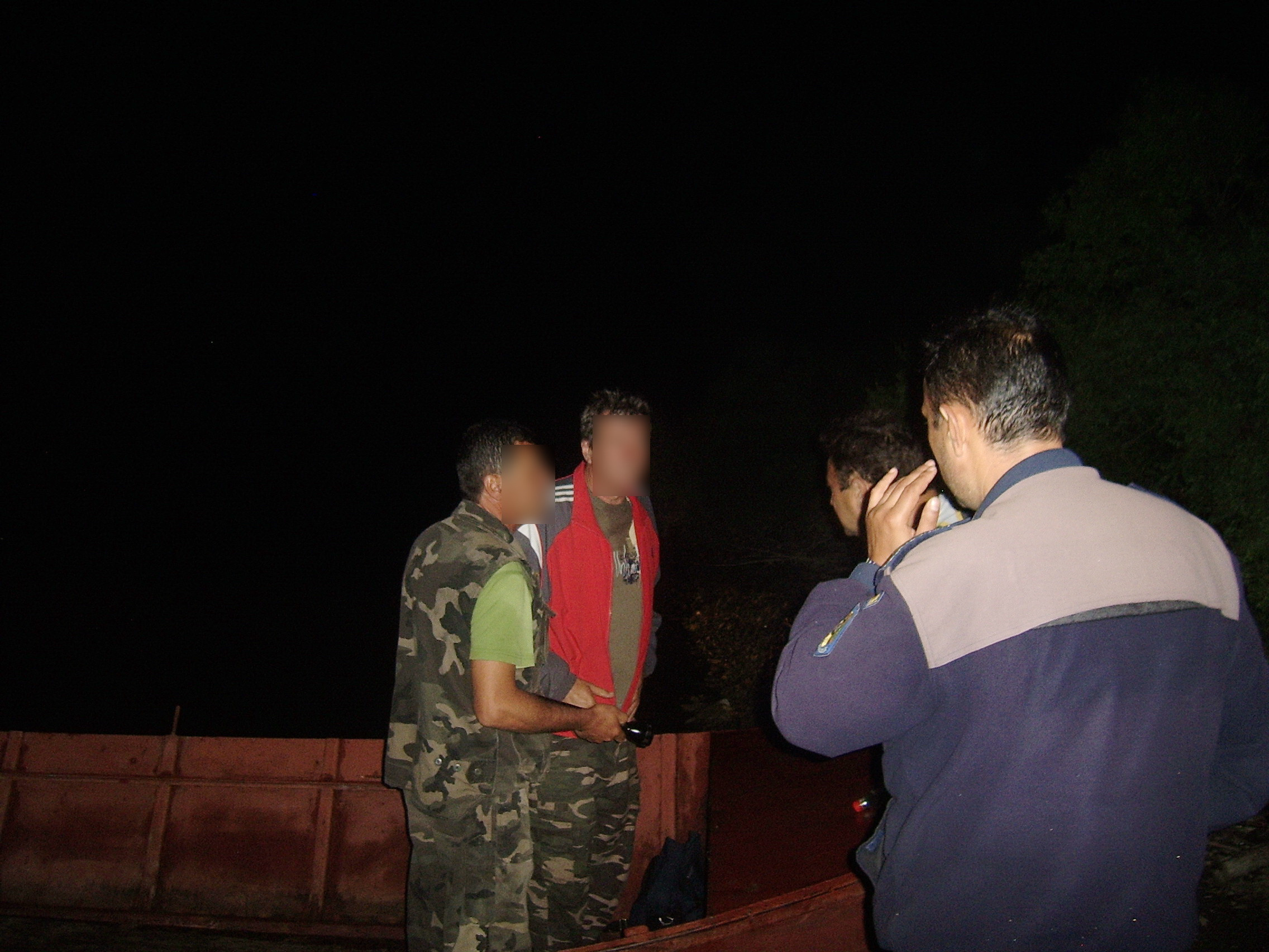 Doi barbati, salvati din apele involburate ale Dunarii. Cum s-a desfasurat operatiunea