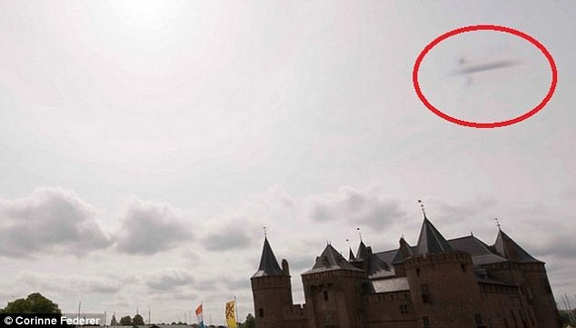 Ce a fotografiat o femeie din Olanda, deasupra unui castel. "Nu pare a fi modificata"
