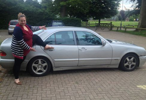 Modul in care si-a scos masina la vanzare pe eBay a atras atentia multor barbati. FOTO