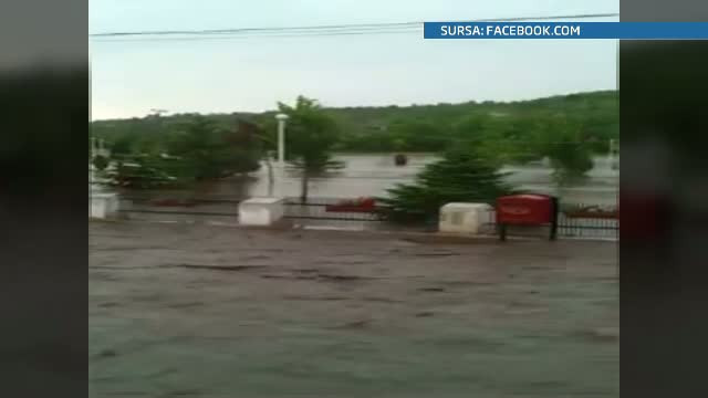 Dezastrul produs de viituri: 3 oameni, inghititi de ape in Iasi. COD portocaliu de inundatii