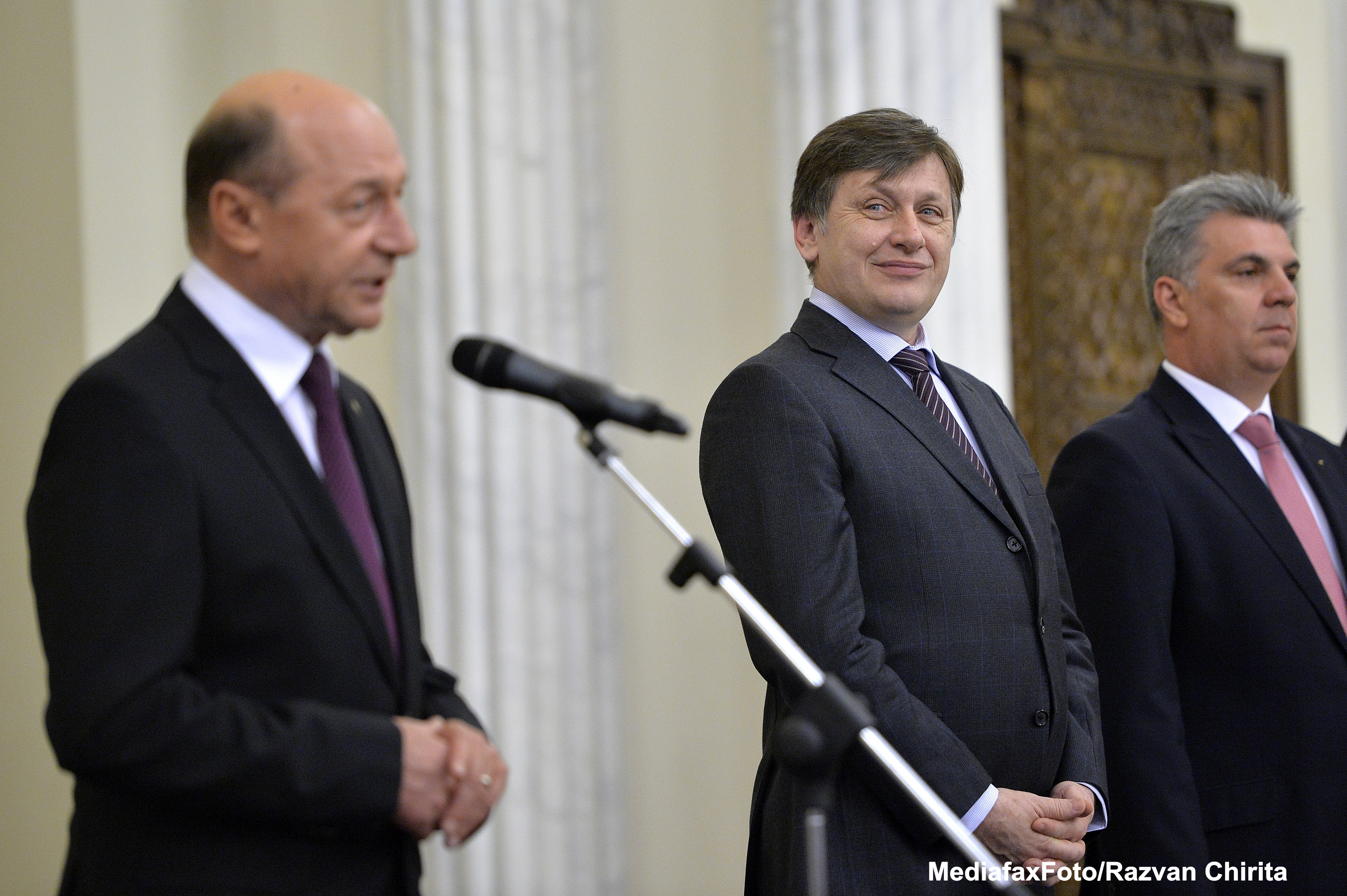 Alegeri prezidentiale 2014. Reactia PSD, dupa ce Traian Basescu i-a oferit ajutorul lui Antonescu