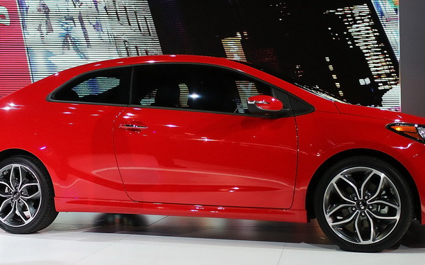 Un cunoscut producator auto recheama sute de masini pentru probleme la frana, in Romania