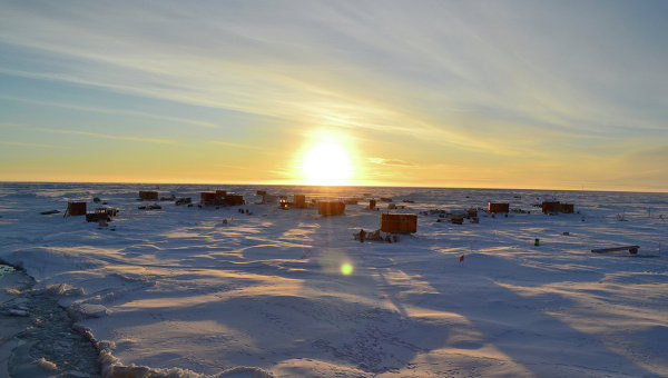 Probleme pentru o statie ruseasca din regiunea Arctica. 16 cercetatori au fost evacuati de urgenta