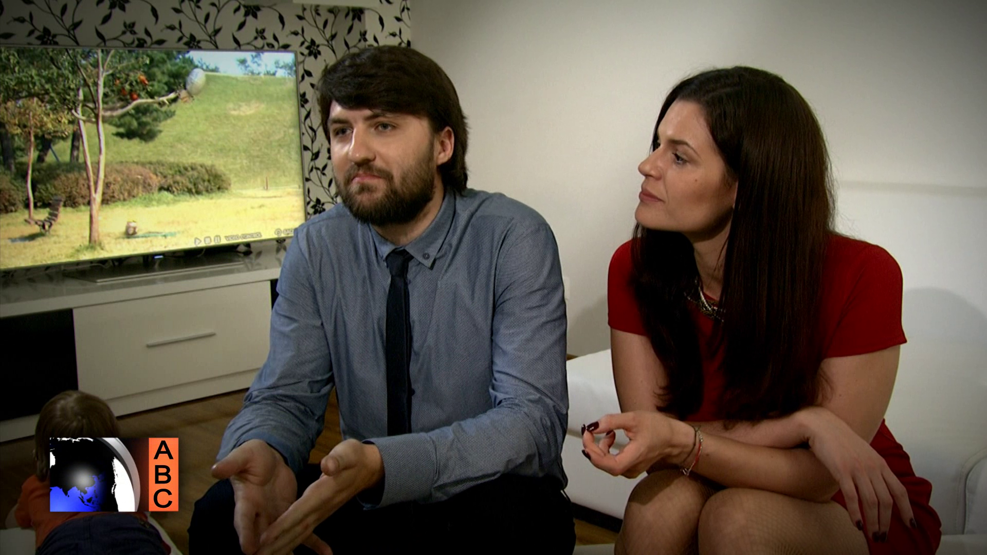 Cu cine isi mai lasa romanii copiii: ultima moda este bona digitala