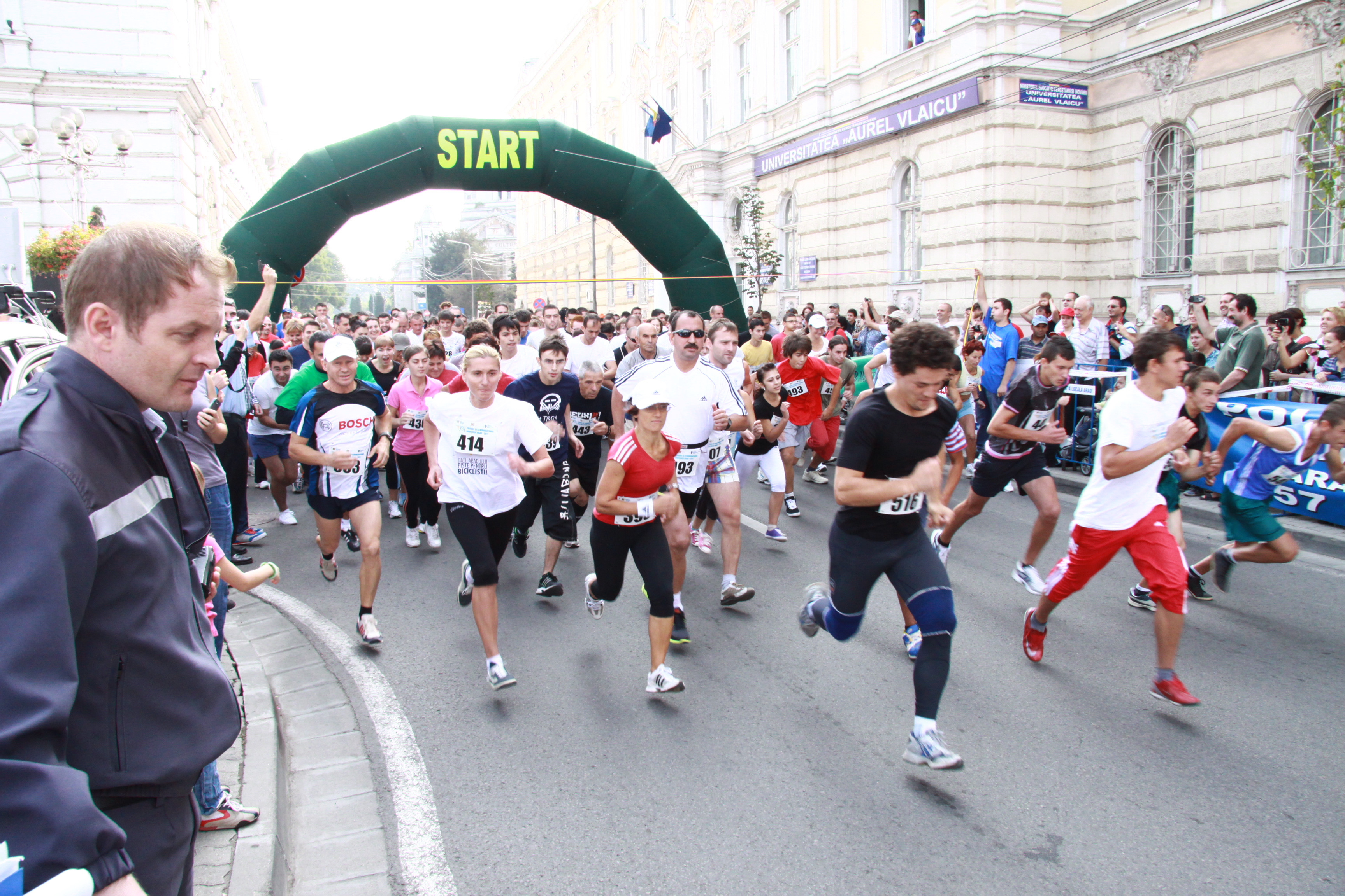 Fara masini si tramvaie prin centrul Aradului. Trei bulevarde inchise pentru o actiune sportiva