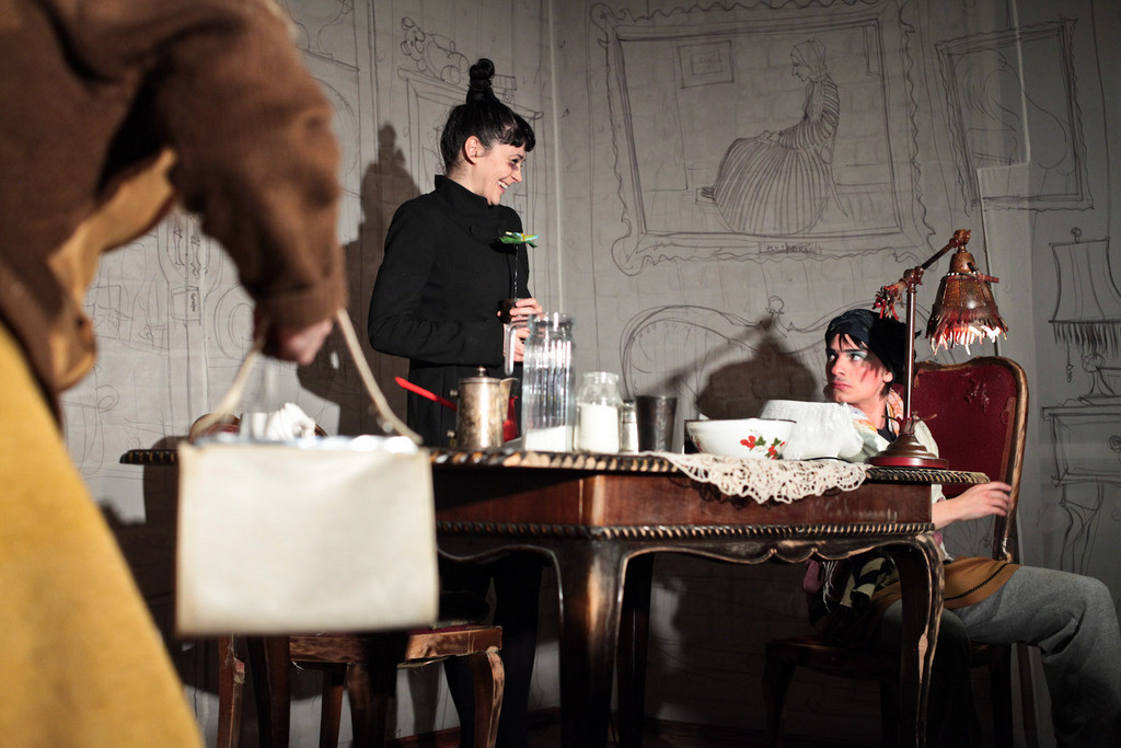 Trei femei &icirc;nalte