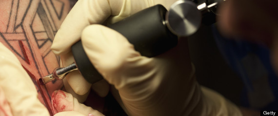 A fost condamnat la inchisoare pentru ca si-a tatuat nepotul de 3 ani: ce i-a scris pe mana