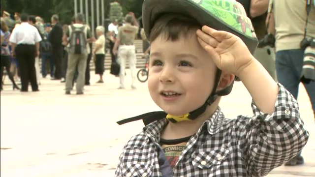 Cum au sarbatorit romanii Inaltarea Domnului: peste 7.000 de militari au defilat in toata tara