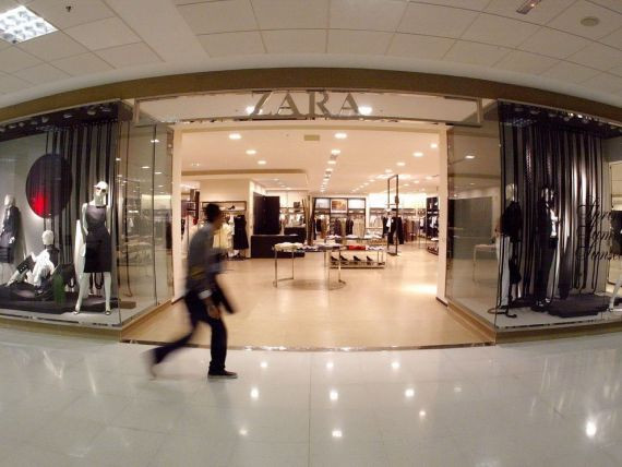 Zara retrage o bluza pentru copii. Ce au observat clientii atunci cand au privit-o cu atentie