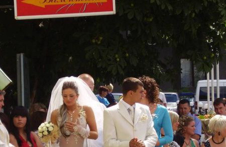 Cum a aparut la nunta o mireasa din Rusia. "Preotul a vrut sa ma dea afara din biserica"