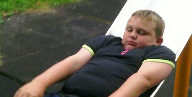 A ramas blocat pe tobogan si toata lumea a ras de el. Cum a ajuns un copil de 100 de kg