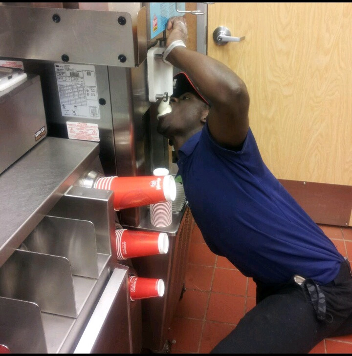 "M-am razgandit cand am vazut asta" Ce au descoperit clientii despre inghetata unui fast food