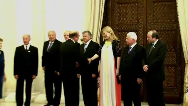 Remarcata pentru tinutele ei, Iulia Motoc ar putea schimba CCR cu CEDO pentru un salariu de 5 cifre