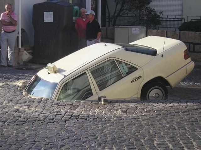 Cum crezi ca s-a intamplat asa ceva? Cele mai ciudate accidente din lume!