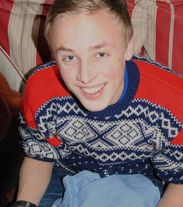 Sinuciderea bizara a unui tanar dupa ce i-a trimis sms-uri cu tenta sexuala unei fete