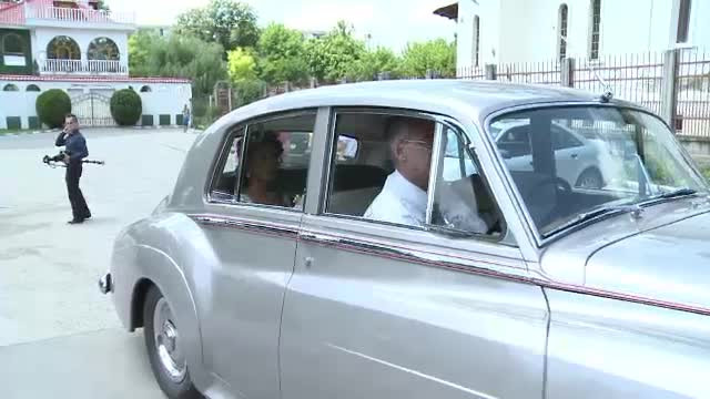 Cand a coborat din masina, TOTI s-au uitat la ea. Cum s-a imbracat MIREASA lui Bute la nunta