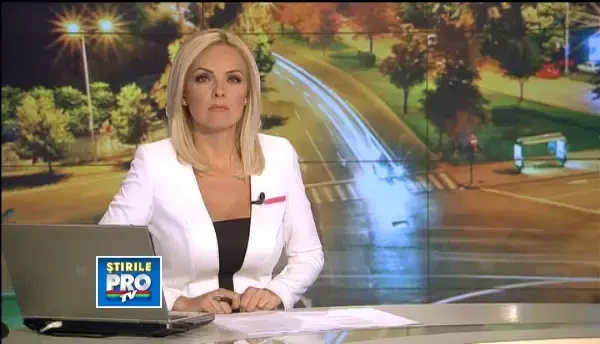 Pe contrasens, cu 140km/h si cu farurile stinse. Ce a facut o soferita dupa ce a acrosat un politist