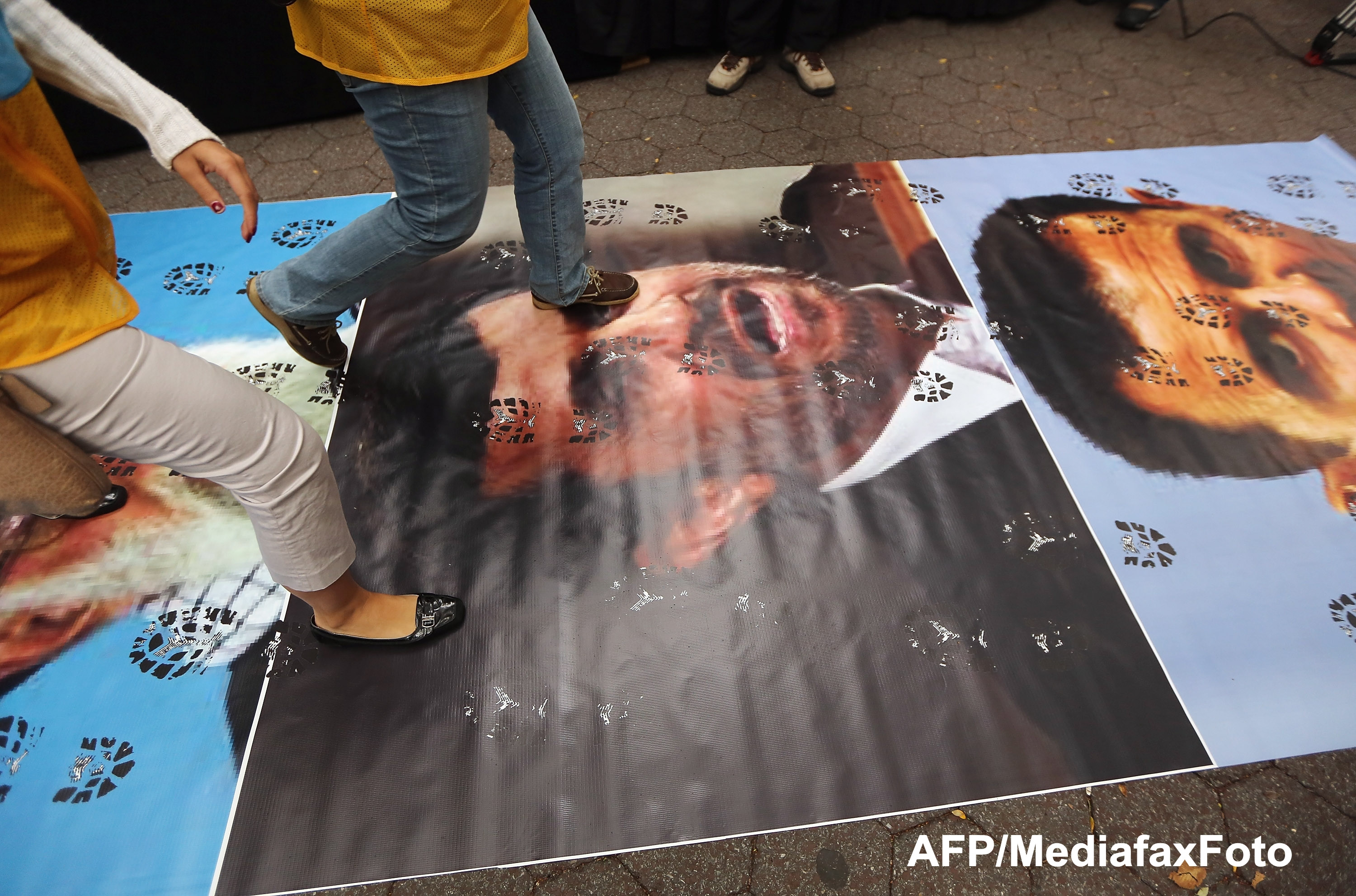 Inceputul declinului. Mahmoud Ahmadinejad ajunge la tribunal dupa o plangere a sefului Parlamentului