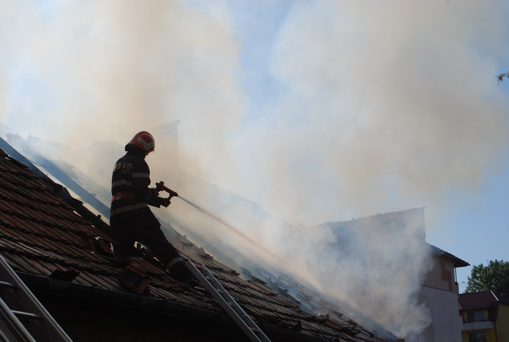 Moarte tragica. Un barbat din Oradea a sfarsit carbonizat in propria locuinta