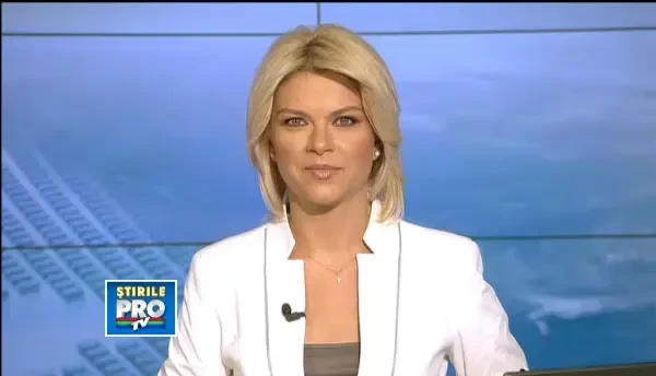 Peste 200 de persoane, straini si romani, au participat la festivalul de zbor cu parapanta