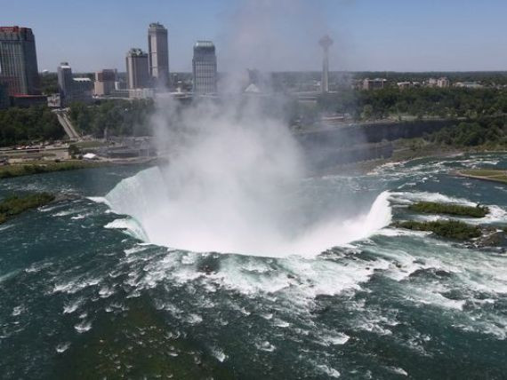 Paradisul imigrantilor, aproape de colaps. Motivele pentru care Canada se prabuseste