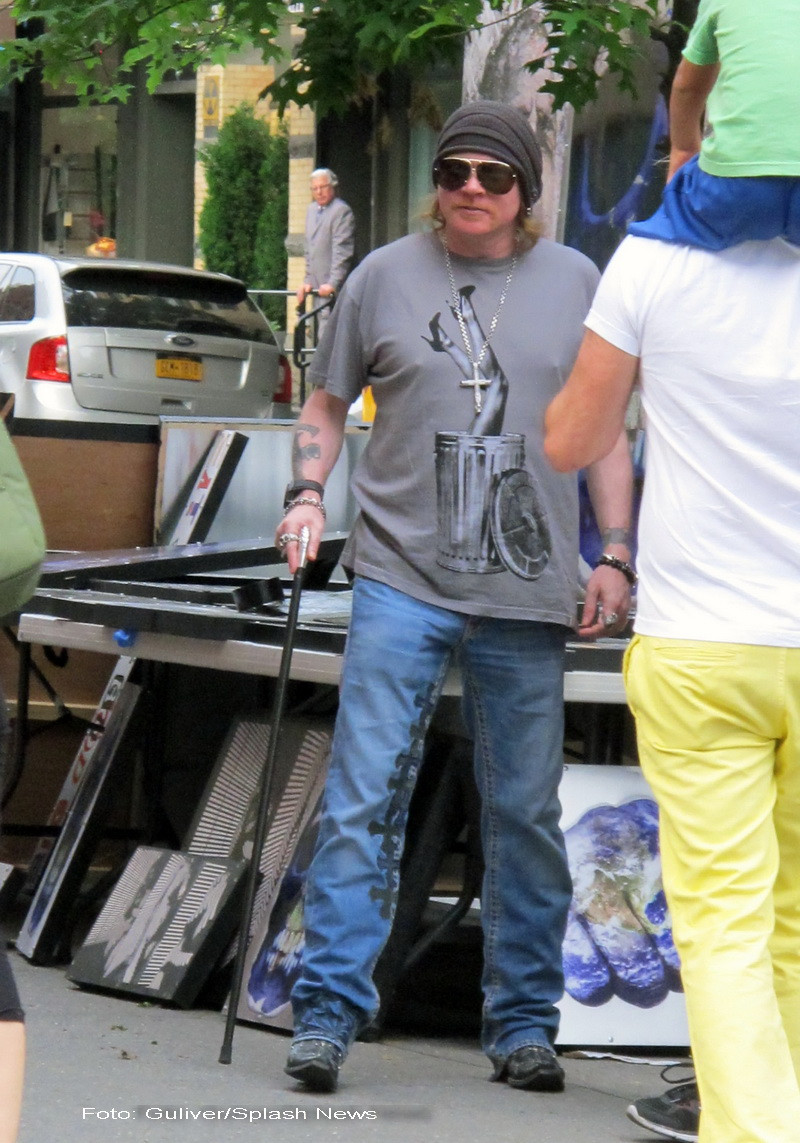 FOTO. Aparitie tulburatoare pe strazile din New York. Cum a ajuns sa arate legendarul Axl Rose